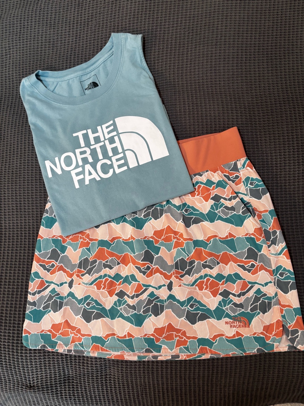The North Face Teal Tank & Coral-Patterned Skort Set - Medium